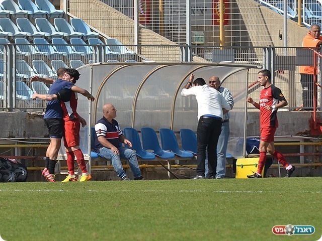 רינשטיין חוגג את הראשון (ארנון לוי)